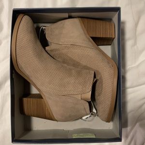 Universal Thread Avalyn Taupe Bootie size 10